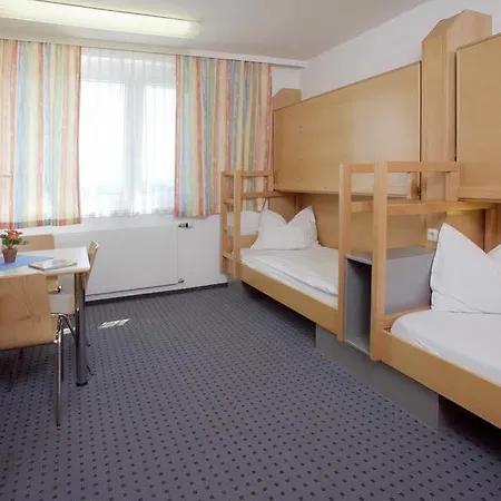 Hostel Jugendgaestehaus *